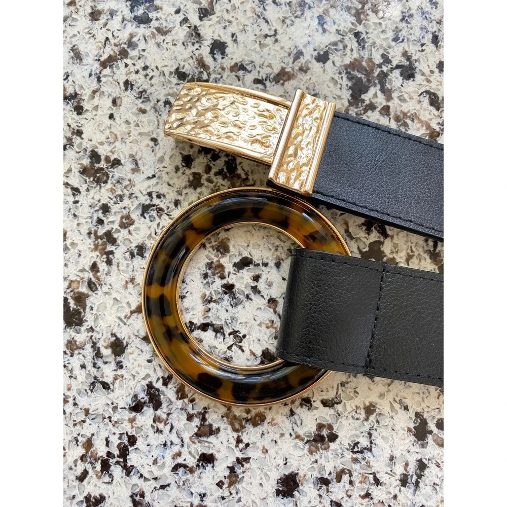 Chico's Statement Belt Size S Black Tortoiseshell Buckle Gold Hook Elastic Waist
